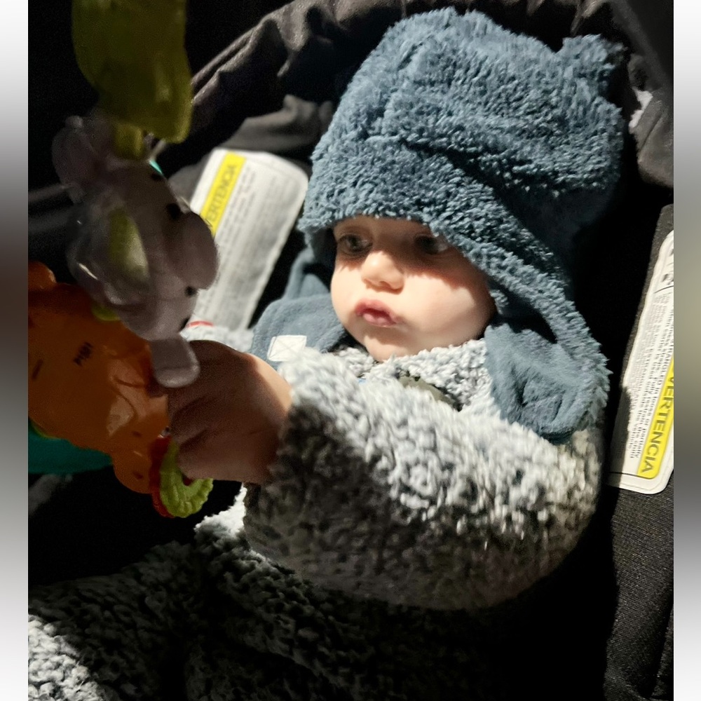 Cozy Sherpa baby's Hat and Mittens Set - Picture 2 of 3